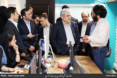 معاون علمی و فناوری رییس جمهوری در بازدید از دستاوردهای گروه دانش‌بنیان حصین 