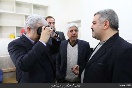 Visit of the Science, Research and Military Centers of Isfahan by the Vice President for Science and 