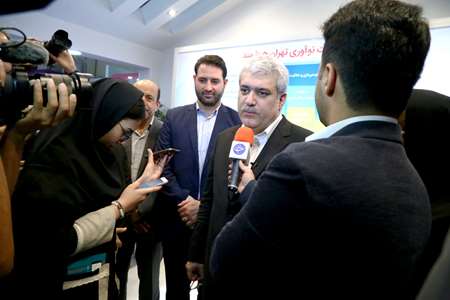 Vice President of Science and Technology visiting the 25th ELECOMP Exhibition 