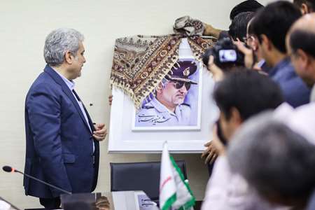 Visiting the knowledge-based companies of Yazd Province by the vice president for science and 