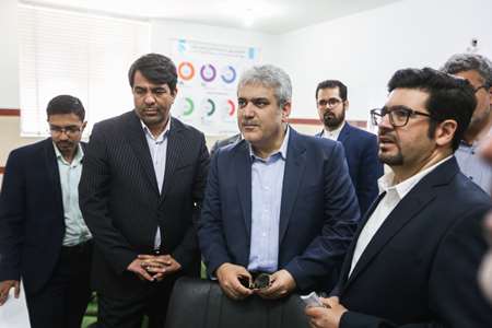 Visiting the knowledge-based companies of Yazd Province by the vice president for science and techno 