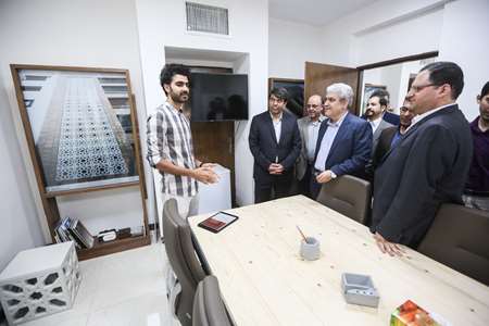 Visiting the knowledge-based companies of Yazd Province by the vice president for science and techno 