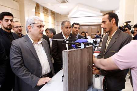 Vice President of Science and Technology visits Space Products Exhibition 