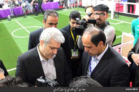 Visit of the 1​2th RoboCup Iran Open Competitions by the Vice President for Science and Technology A 