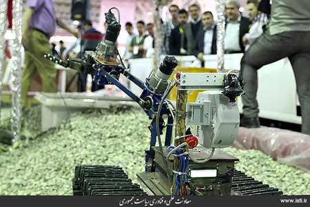 Visit of the 1​2th RoboCup Iran Open Competitions by the Vice President for Science and Technology A 